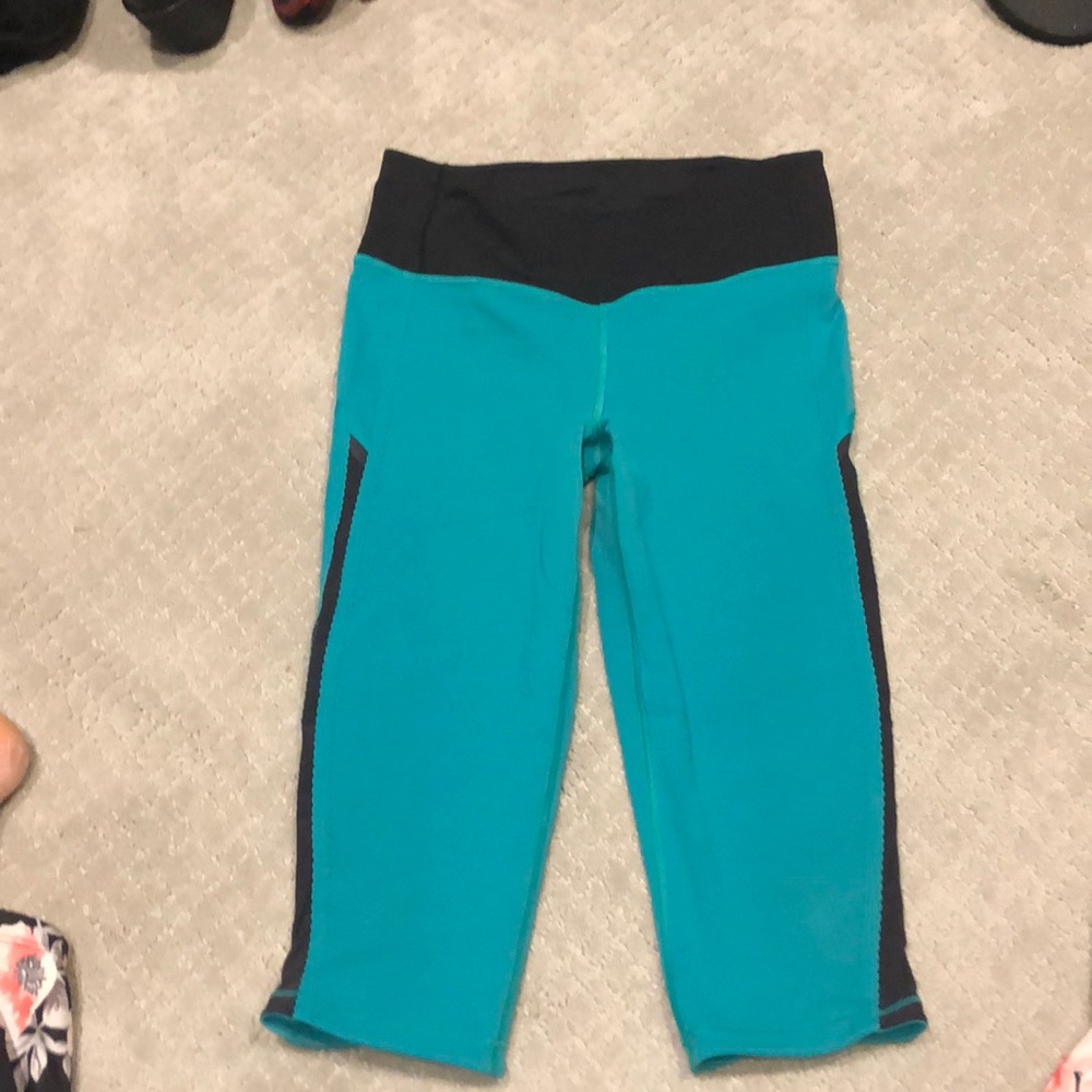 Size 8 Lululemon crop leggings